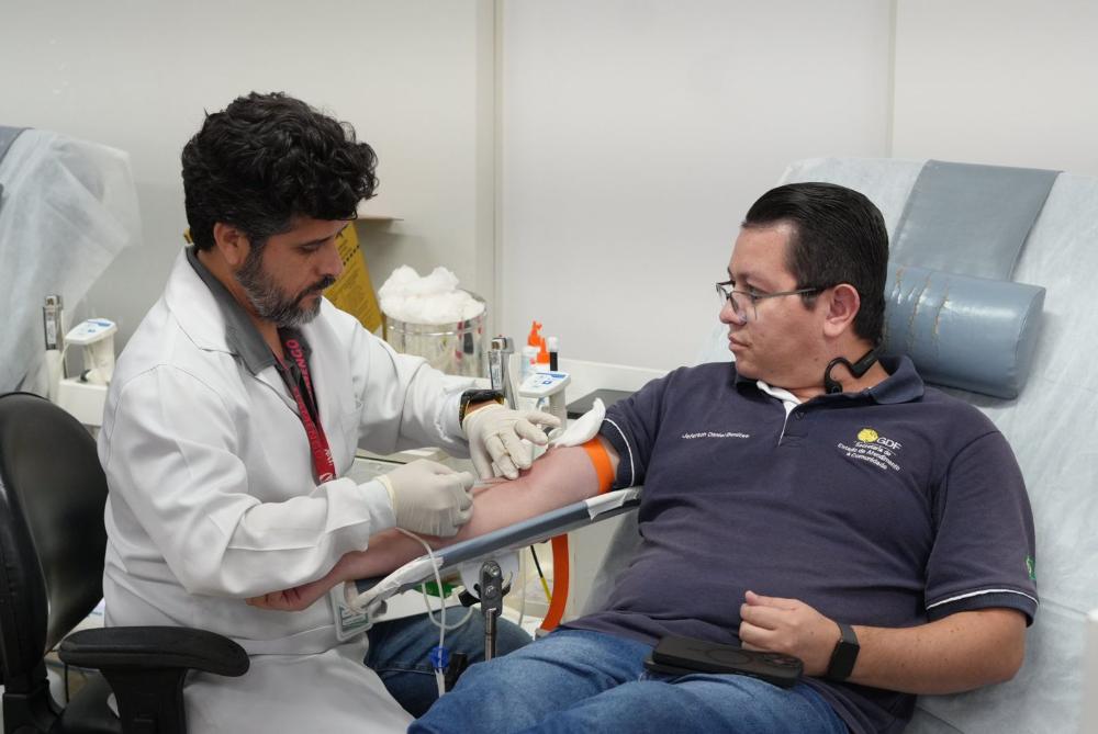 Capa da notícia: Servidores da SEAC se unem em gesto de solidariedade e doam sangue no Hemocentro